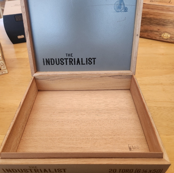 Cigar Boxes - Picture 6 of 11